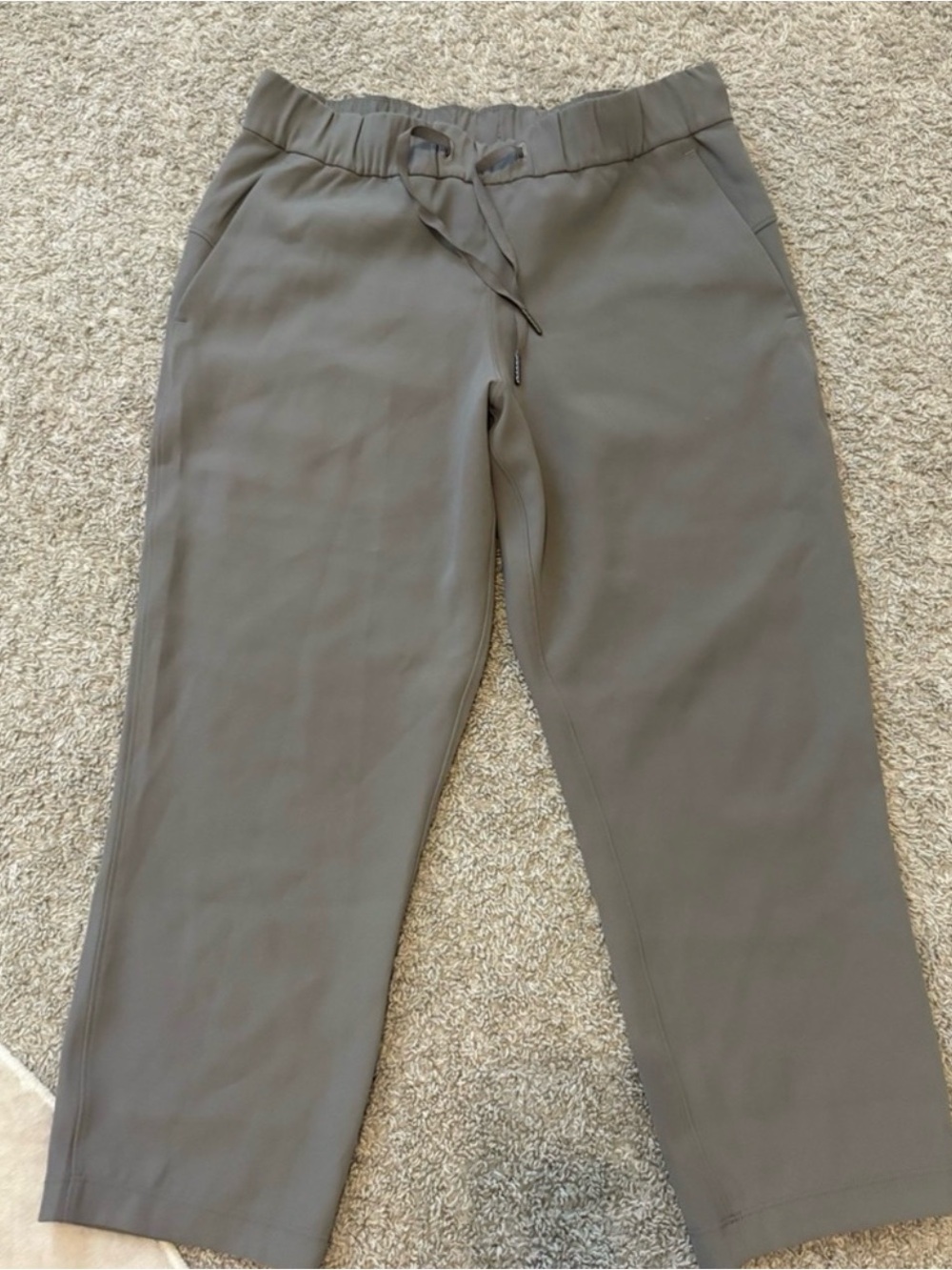 Lululemon Women's Cropped Beige Taupe Size 8
